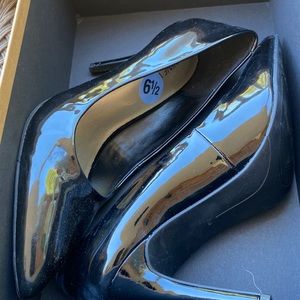 Nine West Black patten leather heel 6-1/2